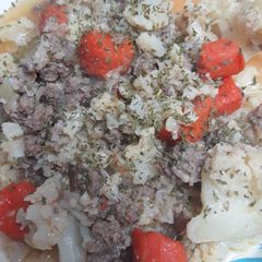 A picture of Cauliflower, Carrots and Hamburger.