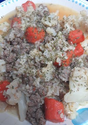 A picture of Cauliflower, Carrots and Hamburger.