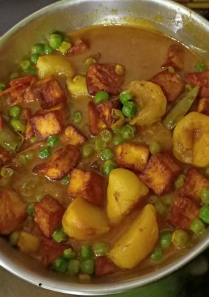 আলু পনির কষা (aloo paneer kosa recipe in Bengali) রেসিপির প্রধান ছবি