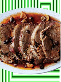 Una foto de Cordero Asado de Olla con Naranjas y Aceitunas