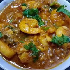 A picture of South Indian spicy prawn gravy.