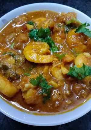 A picture of South Indian spicy prawn gravy.