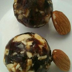 A picture of Dates laddu.