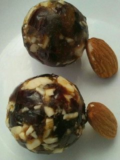 A picture of Dates laddu.
