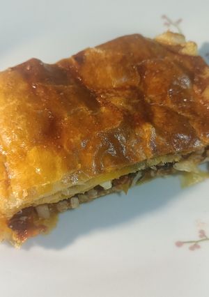 Foto principal de Empanada de bonito, espinacas, tomates secos y piñones