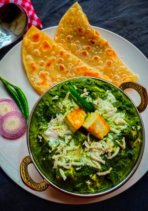 পালং  পনির (palong paneer recipe in Bengali) রেসিপির প্রধান ছবি