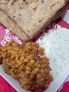 A picture of Mash ki Dall with chapati.