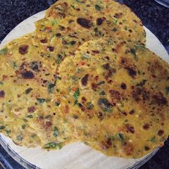 A picture of Methi paratha (thepla).