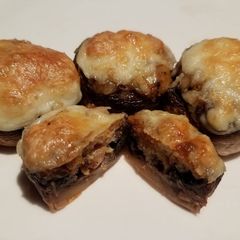 A picture of Keto Cheesy Stuffed Mushrooms.