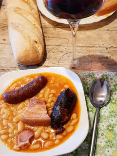 Una foto de Fabada Asturiana. Auténtica receta tradicional
