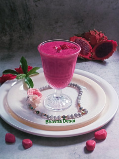 ડ્રેગન ફ્રૂટ મિલ્ક શેક.(Dragon fruit milk shake in Gujarati) રેસીપી મુખ્ય ફોટો