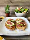 Bruschetta de figo, presunto e mel