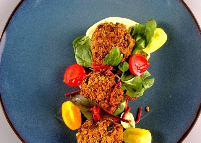 Beef brisket ragu fritters coated in granola &horseradish hummus