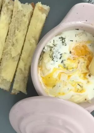 Zdjęcie przepisu Jajka zapiekane z łososiem - Œuf cocotte au saumon.