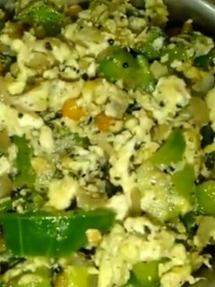 குடைமிளகாய் முட்டை பொரியல் (Kudaimilakaai muttai poriyal recipe in tamil) செய்முறை முக்கிய புகைப்படம்