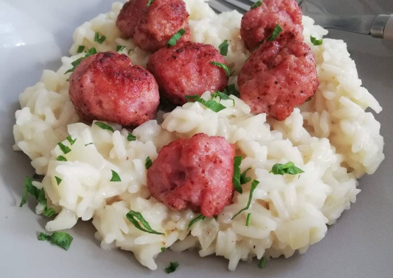 Risotto con bolitas de carne fritas