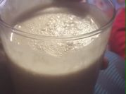 Una foto de avena molida bebida