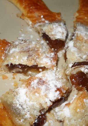 Una foto de Corona rellena con dulce