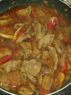 Una foto de Fritada de hígado y ajos tiernos con tomate