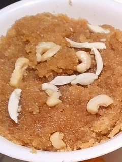 सूजी हलवा (sooji halwa recipe in Hindi) रेसिपी मुख्य फोटो