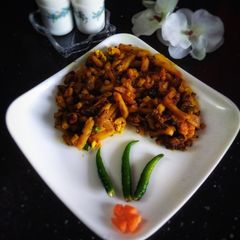 A picture of Fried potato with scrambled egg.