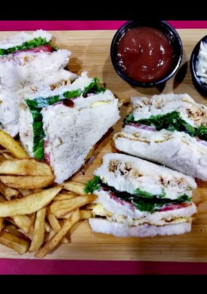 A picture of Tooso ke sandwich.