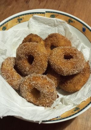 Una foto de Mini Donuts con pan viejo 🍩