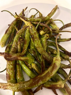 Una foto de Guindillas en la airfryer