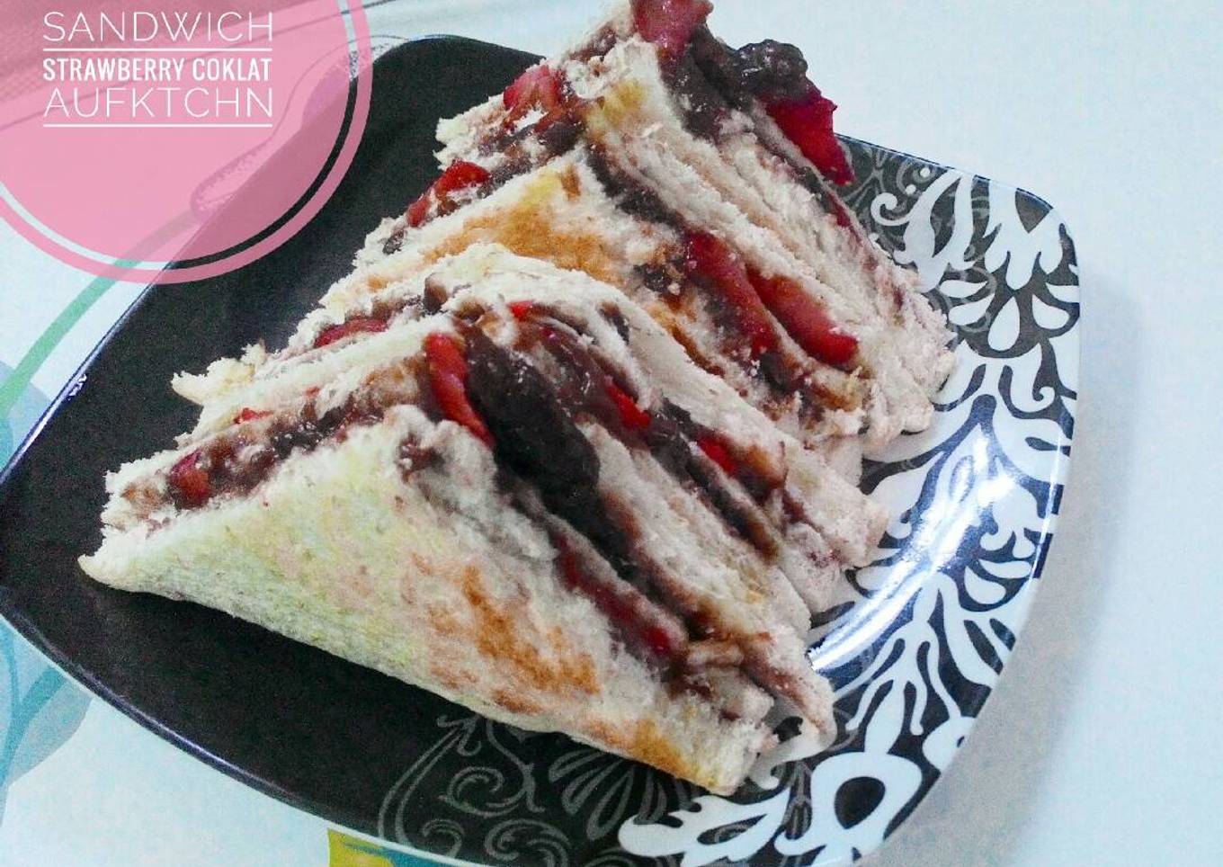 Sandwich Strawberry Coklat