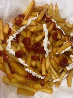صورة لوصفة بطاطس بالكاتشب والمايونيز