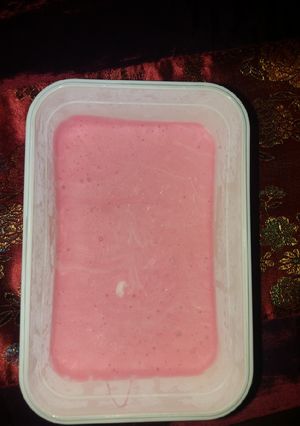 A picture of Home made vanilla ice cream.