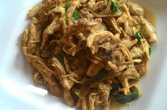 Bagaimana Menyiapkan Ayam Suwir Manis Pedas Anti Gagal