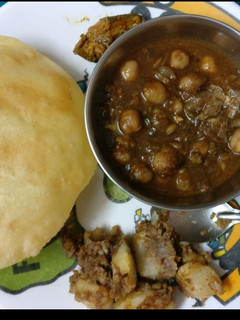 छोले भटूरे (Chole Bhature Recipe in hindi) रेसिपी मुख्य फोटो