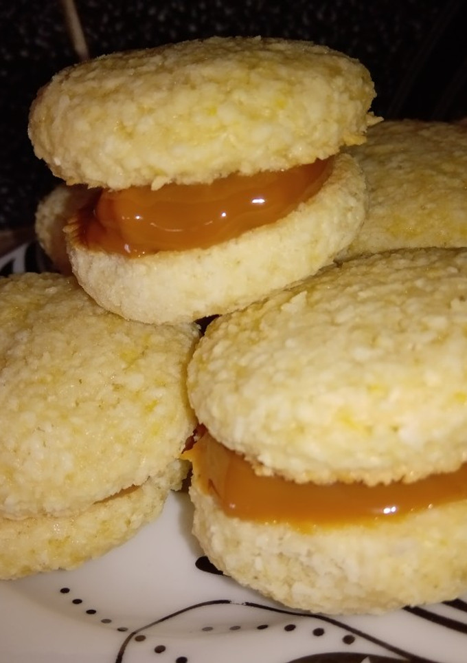 Una foto de Alfajores de Coco y Dulce de Leche