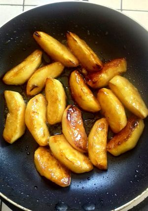 A picture of Caramelized Butter Apples.
