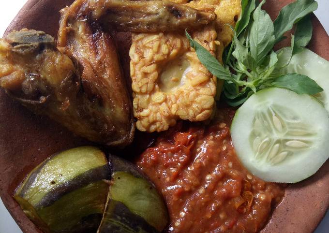 Anti Ribet, Bikin Penyetan sayap ayam Menu Enak Dan Mudah Dibuat