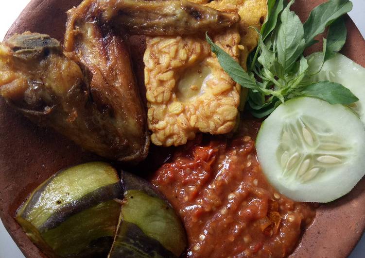 Bagaimana Membuat Penyetan sayap ayam, Bikin Ngiler