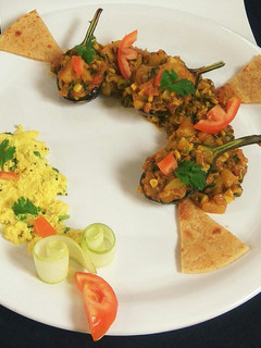 स्प्राउट्स मोठ मसाला स्टफ्ड बैंगन (Sprouts moth masala stuffed baingan recipe in hindi) रेसिपी मुख्य फोटो