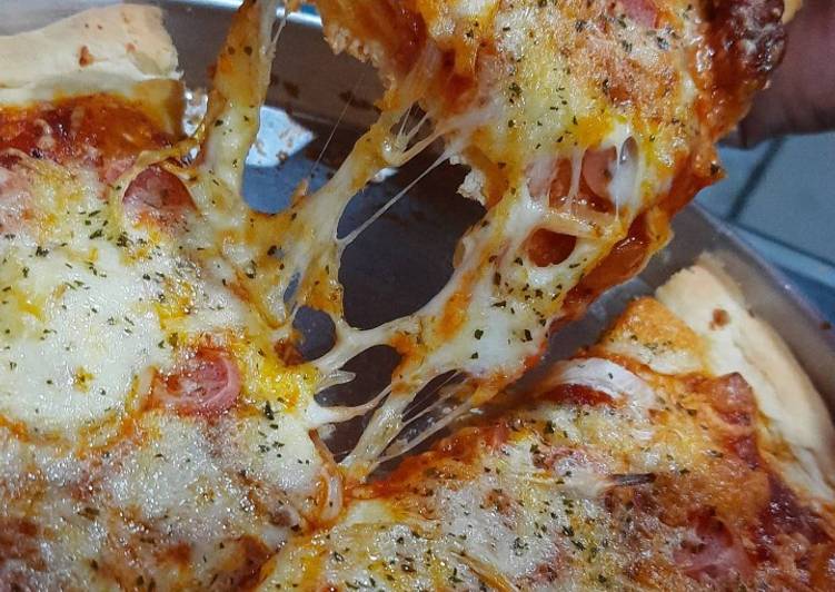 Resep Pizza sosis bolognese cheese yang Enak Banget