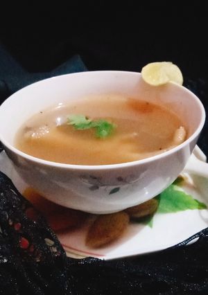 A picture of Chicken's paw stock (panjoo ki yakhni).