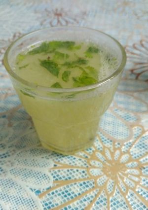 A picture of Sweet lime mojito.