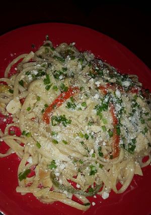 Una foto de Linguini en salsa blanca con pollo