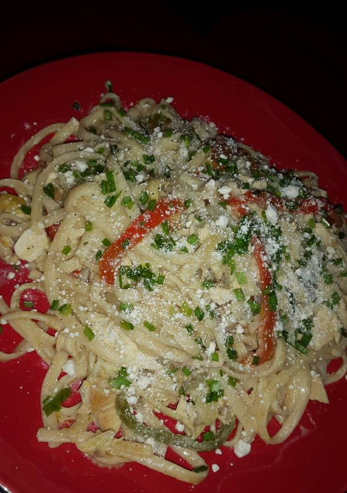 Una foto de Linguini en salsa blanca con pollo