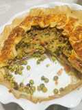Torta salata con piselli, provola e prosciutto cotto