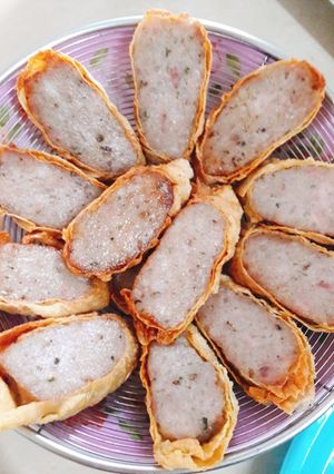Hình của món Thịt trộn củ sen cuộn tàu hũ ky.