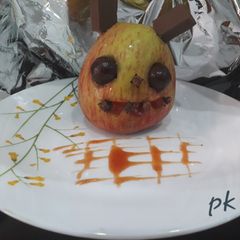 A picture of In cage apple drakulla.