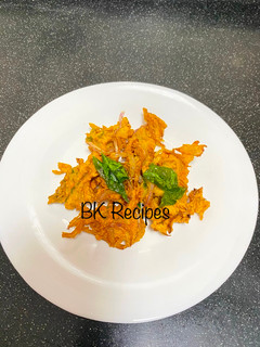 வெங்காய பக்கோடா (vengaya pakoda recipe in tamil) செய்முறை முக்கிய புகைப்படம்