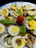 Ensalada española de papines, sardinas y ajíes en vinagre