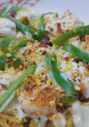 A picture of Mini tikka 🍕 pizza with shawrma bread.