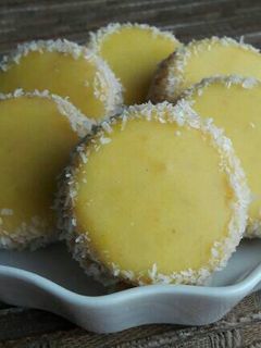 Una foto de Galletas de mantequilla con glaseado de limón